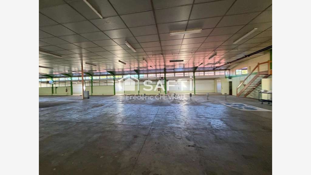 A vendre locaux 1980m² à Charnay-lès-Mâcon centre