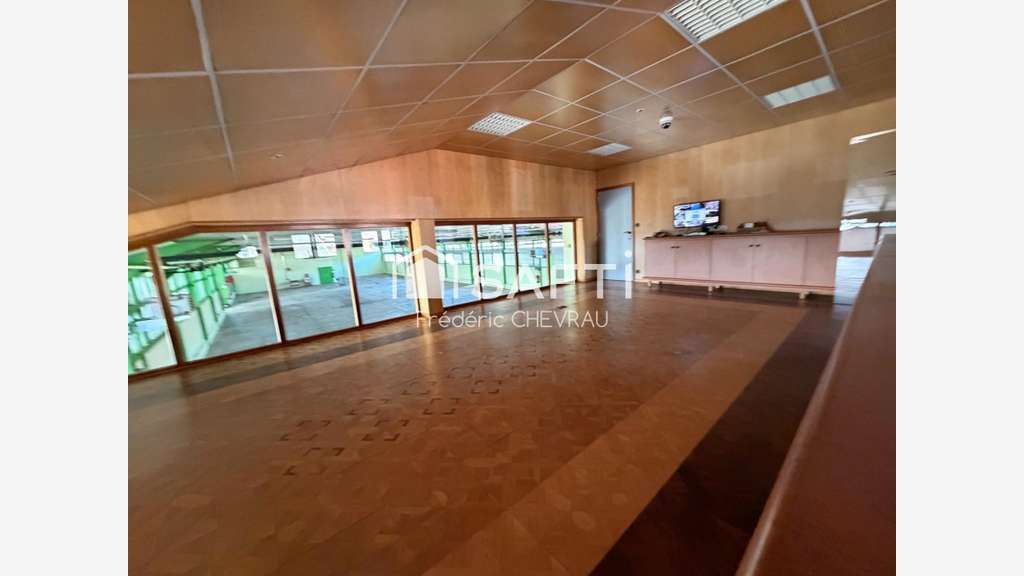 A vendre locaux 1980m² à Charnay-lès-Mâcon centre