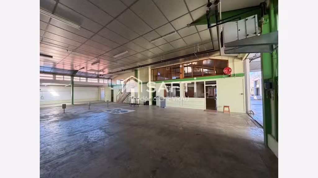 A vendre locaux 1980m² à Charnay-lès-Mâcon centre