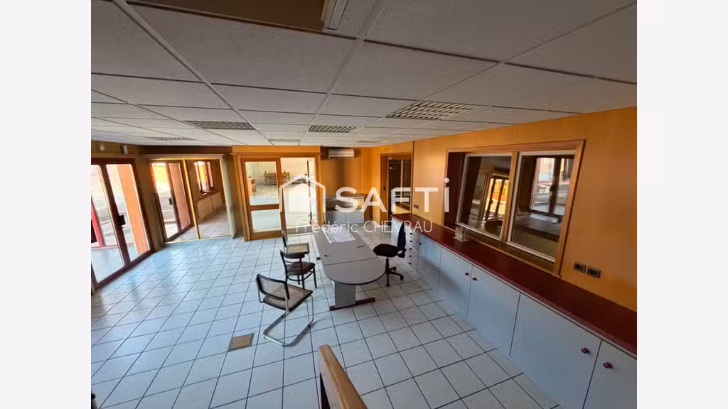 A vendre locaux 1980m² à Charnay-lès-Mâcon centre