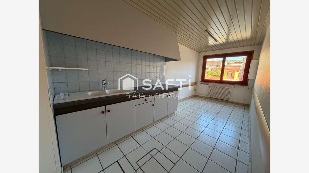 A vendre locaux 1980m² à Charnay-lès-Mâcon centre