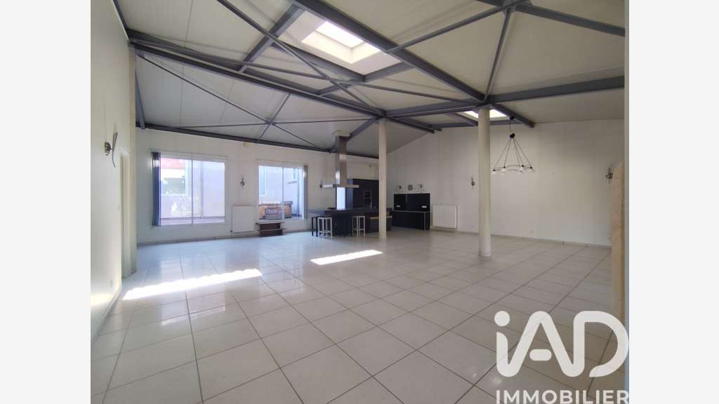 Vente local commercial 355m² à Mailly-le-Camp