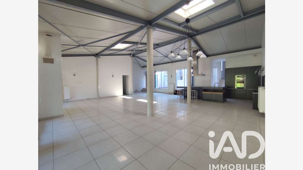 Vente local commercial 355m² à Mailly-le-Camp