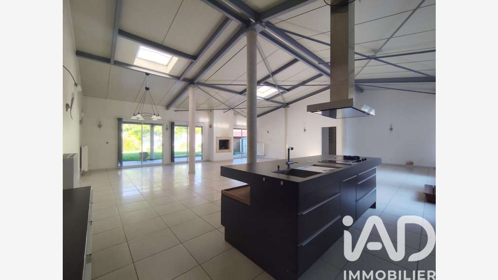 Vente local commercial 355m² à Mailly-le-Camp