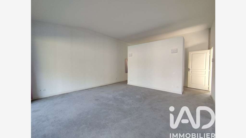 Vente local commercial 355m² à Mailly-le-Camp