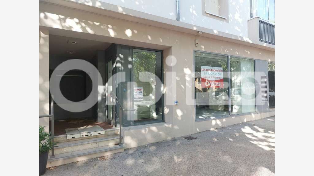 Local commercial 318m² à vendre à Manosque 
