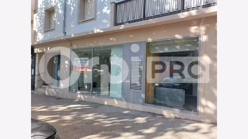 Local commercial 318m² à vendre à Manosque 