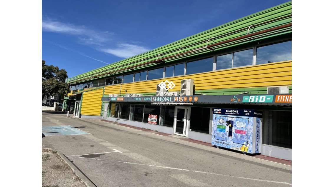 Bâtiment 2550m² à vendre à Marignane