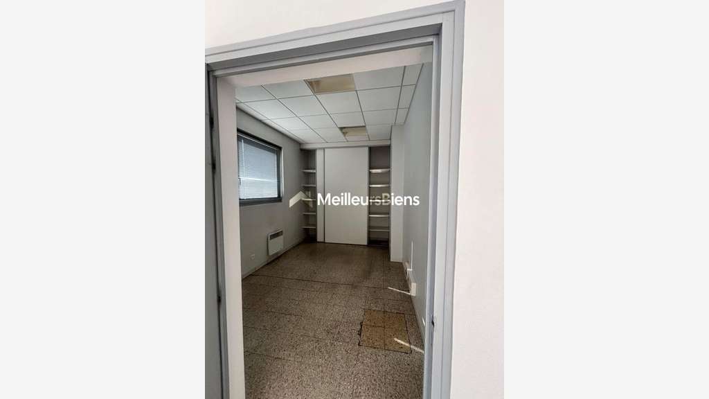 Vente local commercial spacieux de 146m² à Marnay
