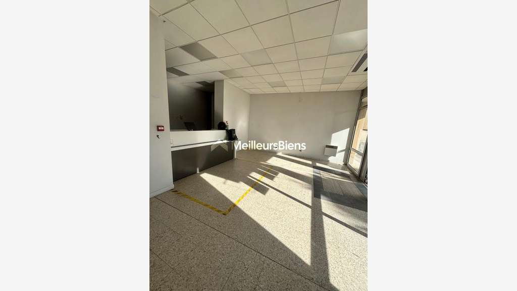 Vente local commercial spacieux de 146m² à Marnay
