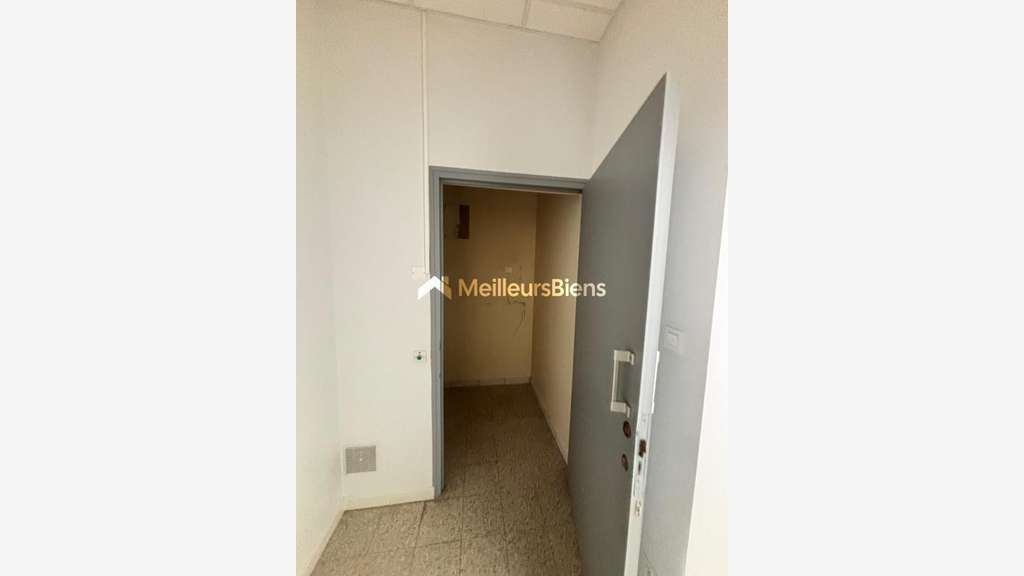 Vente local commercial spacieux de 146m² à Marnay