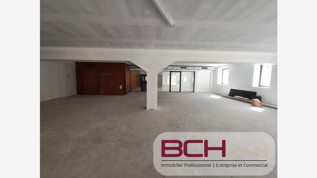 Vente local lumineux RDC PMR à Marseille 13010
