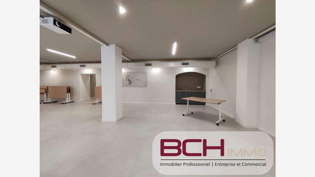 AV local professionnel neuf 172m² à Marseille 10