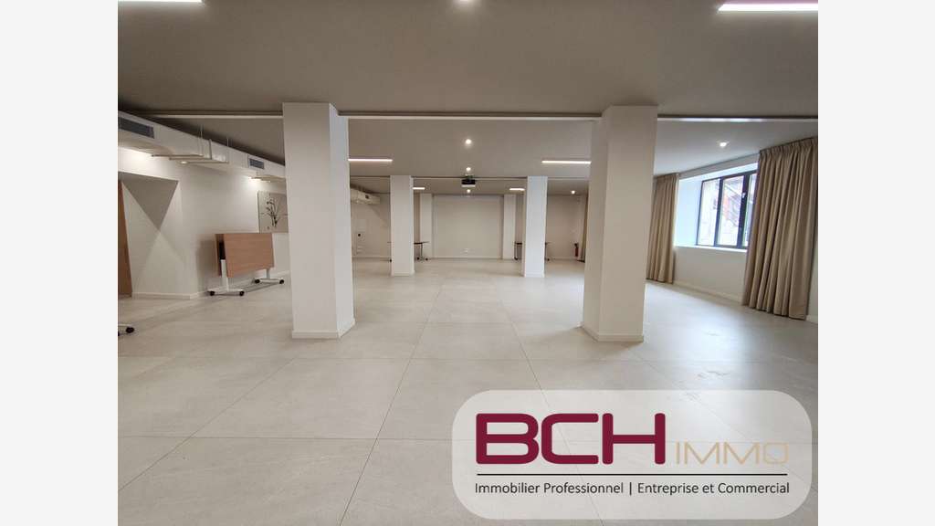 AV local professionnel neuf 172m² à Marseille 10