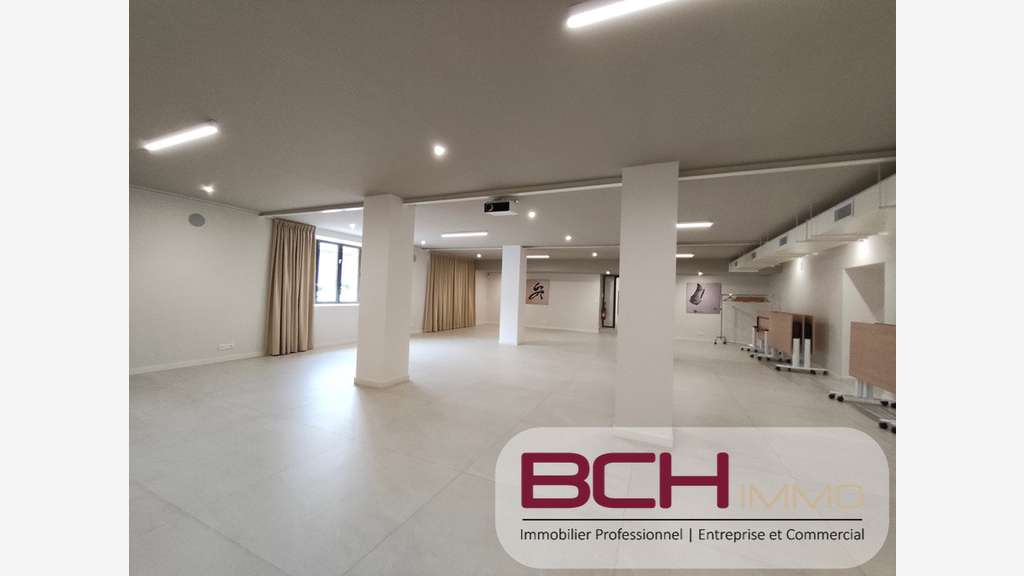 AV local professionnel neuf 172m² à Marseille 10