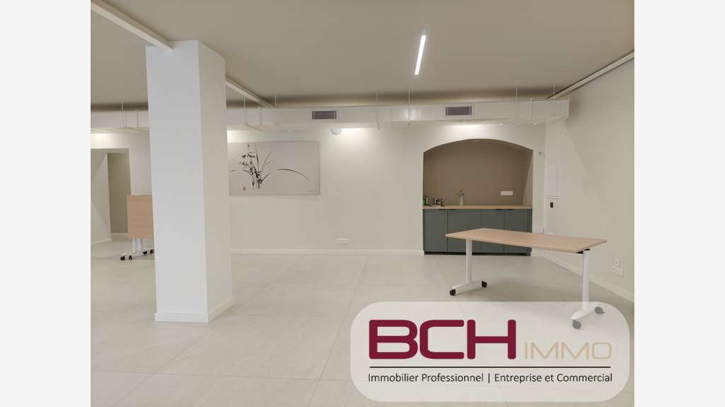 AV local professionnel neuf 172m² à Marseille 10