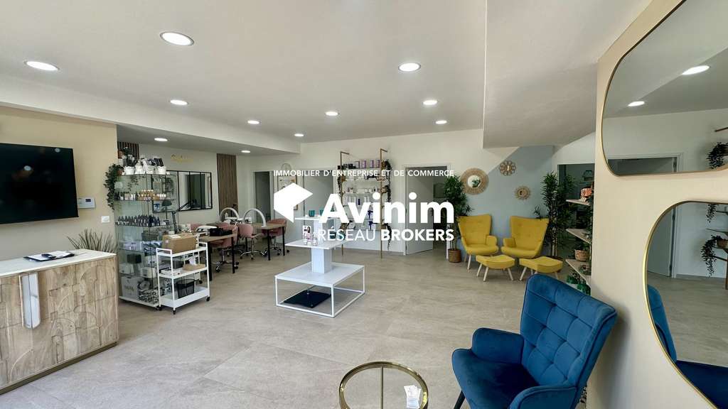 Vente local cial 170m² visibilité A50 à Marseille