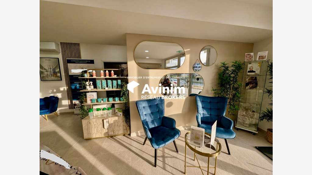 Vente local cial 170m² visibilité A50 à Marseille