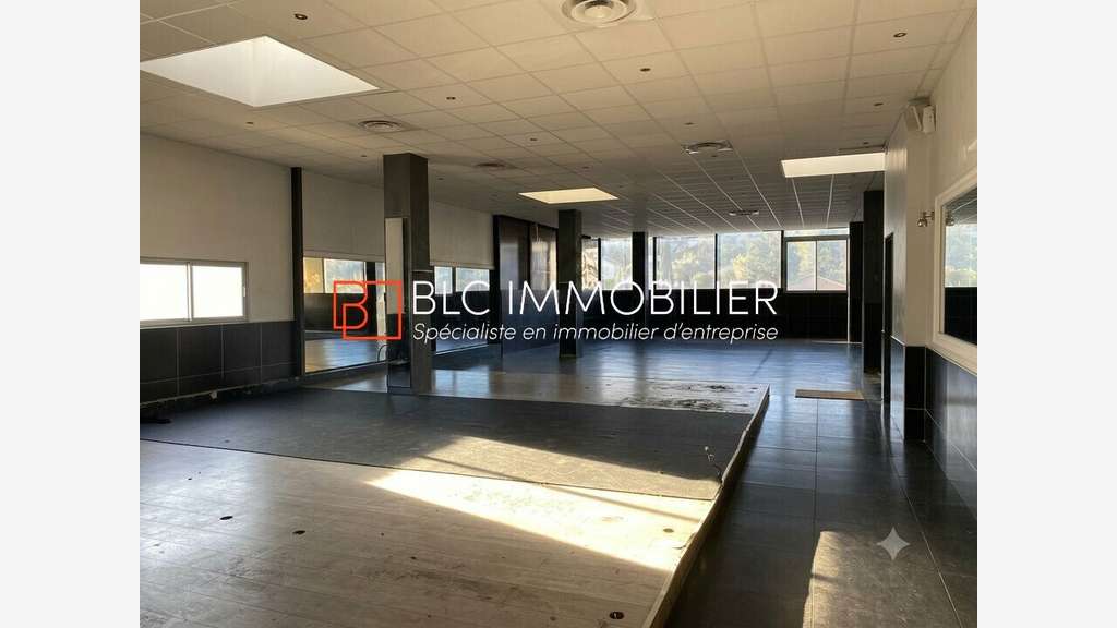 AV murs commerciaux 500m² avec parking Marseille