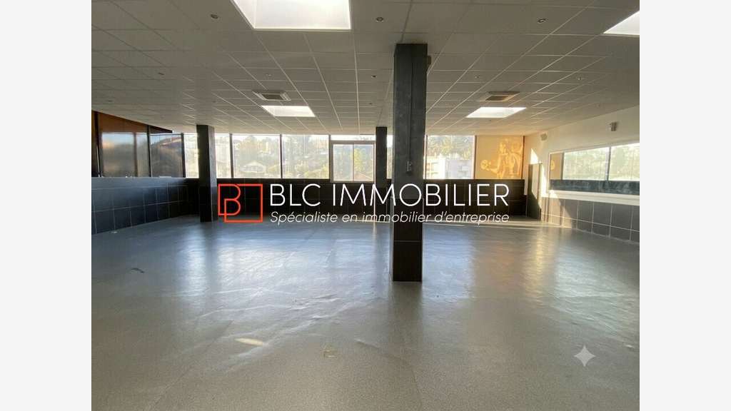 AV murs commerciaux 500m² avec parking Marseille