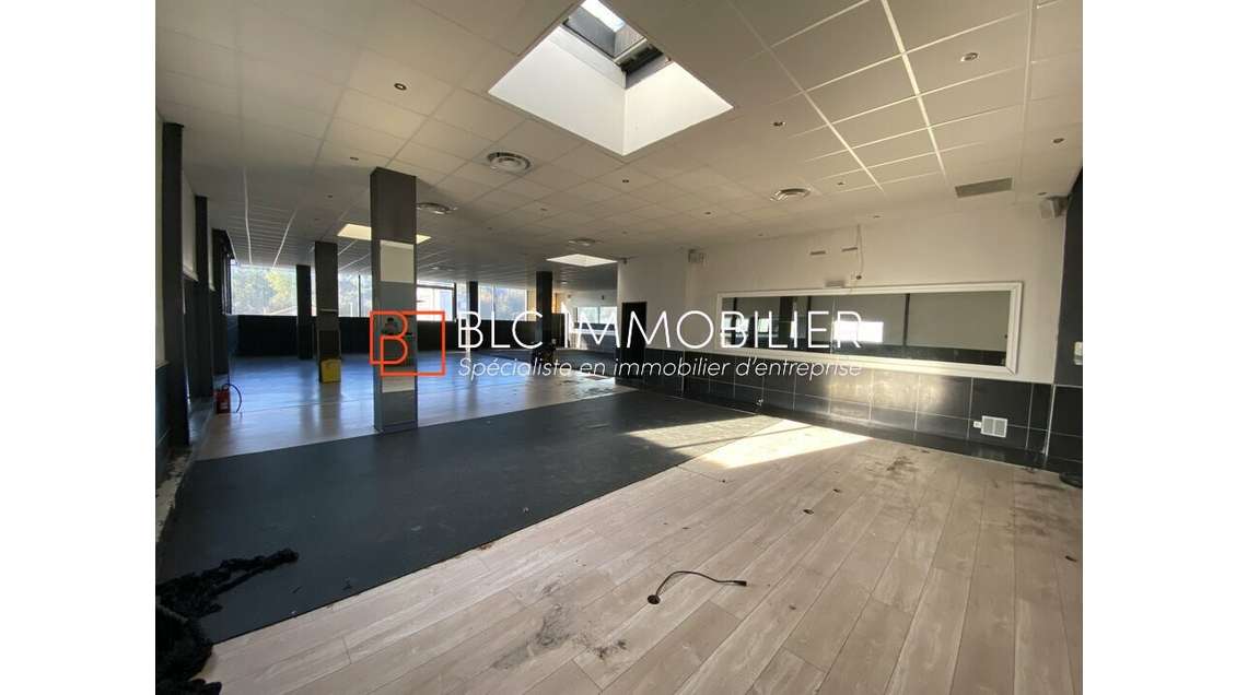 AV murs commerciaux 500m² avec parking Marseille