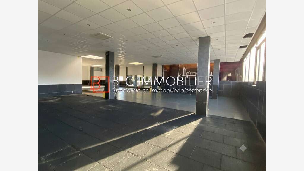AV murs commerciaux 500m² avec parking Marseille