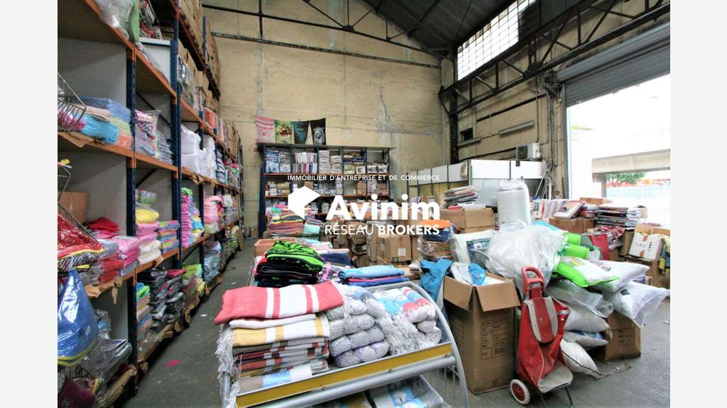 Local commercial 2000m² à vendre à Marseille 14e