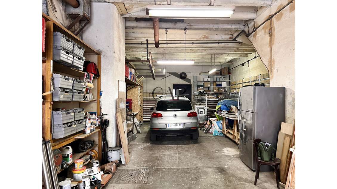 Vente local pro 130m² à Marseille 13001 Longchamp
