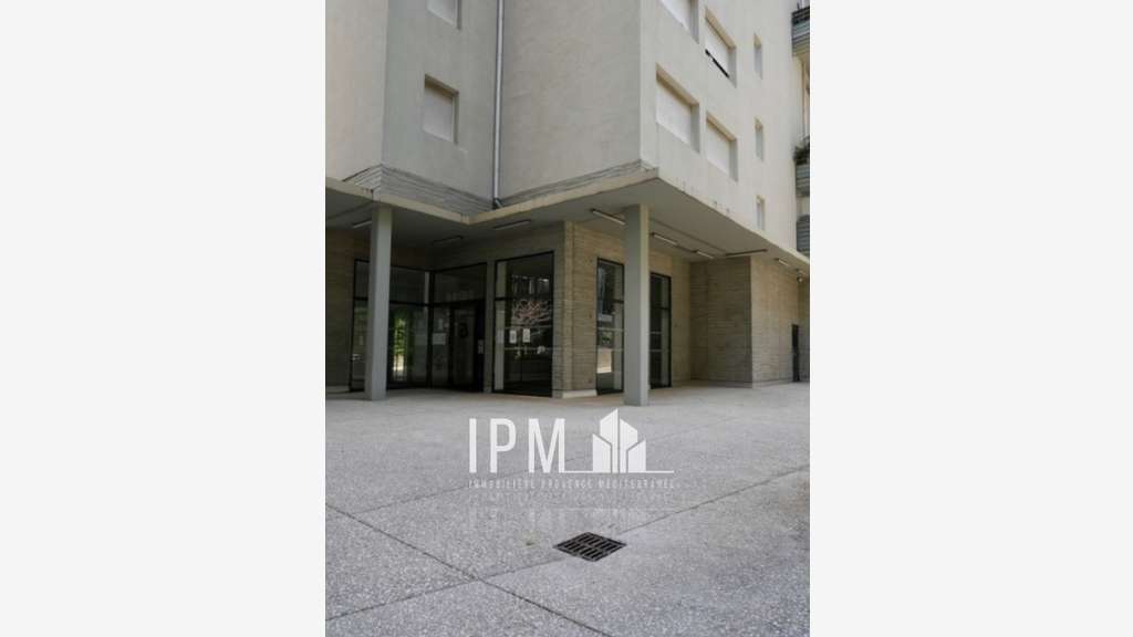 Local à vendre 223m2 ARENC 13002