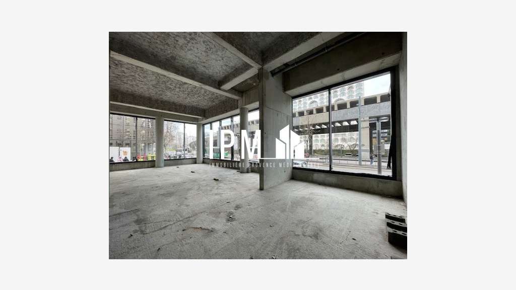 Local à vendre 223m2 ARENC 13002