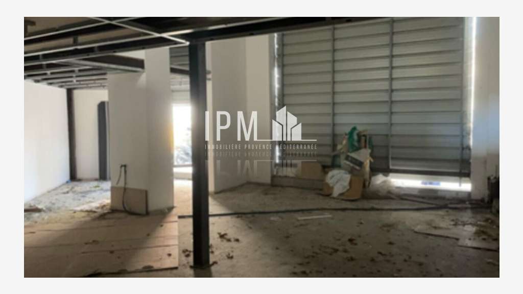 A vendre local commercial 102m² Marseille 3e