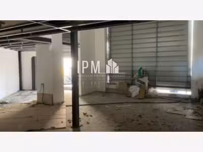 A vendre local commercial 102m² Marseille 3e