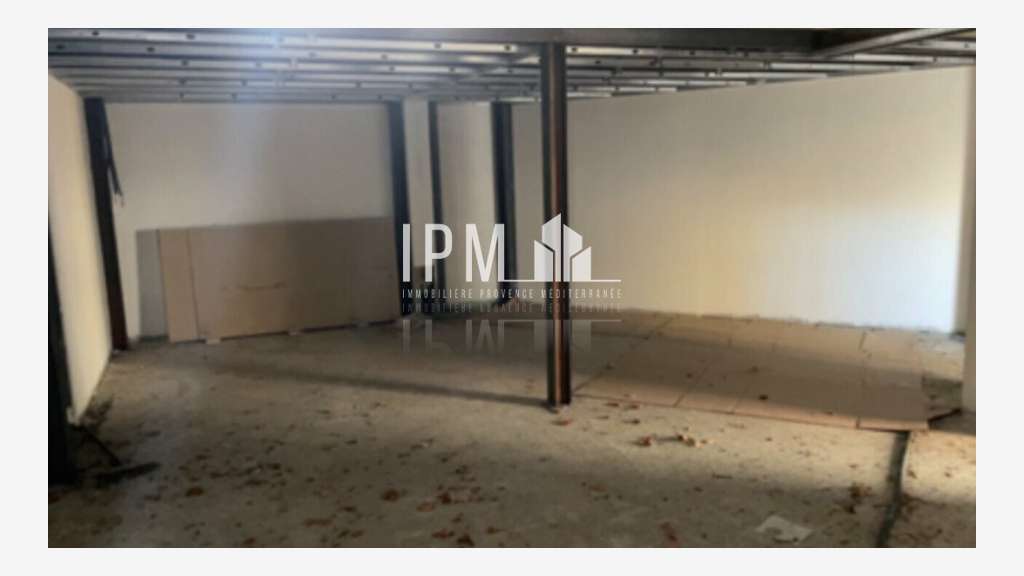 A vendre local commercial 102m² Marseille 3e