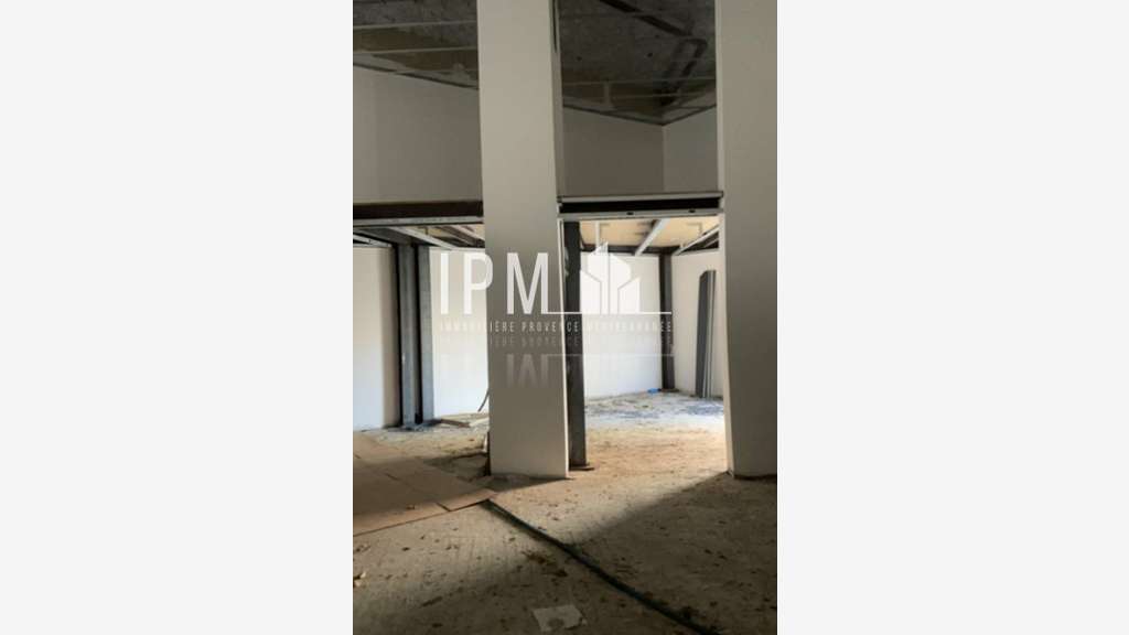 A vendre local commercial 102m² Marseille 3e