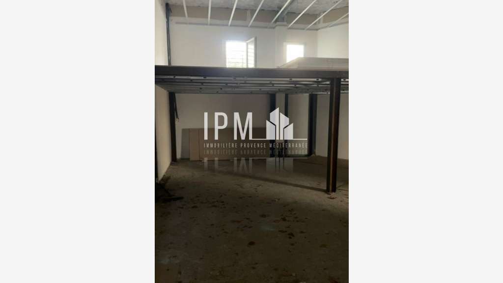 A vendre local commercial 102m² Marseille 3e