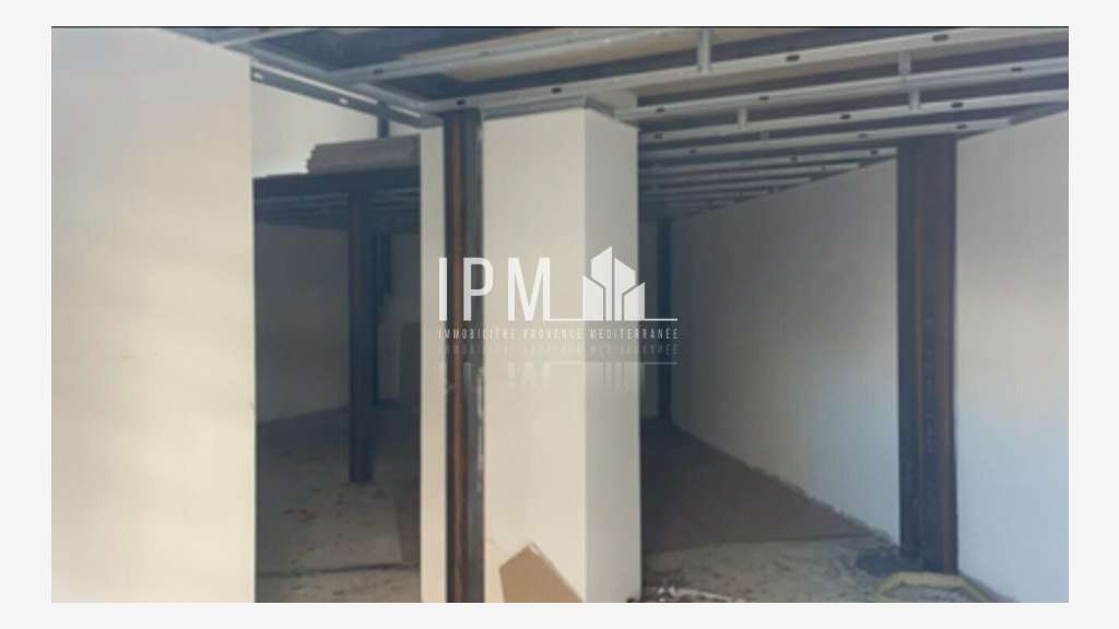 A vendre local commercial 102m² Marseille 3e