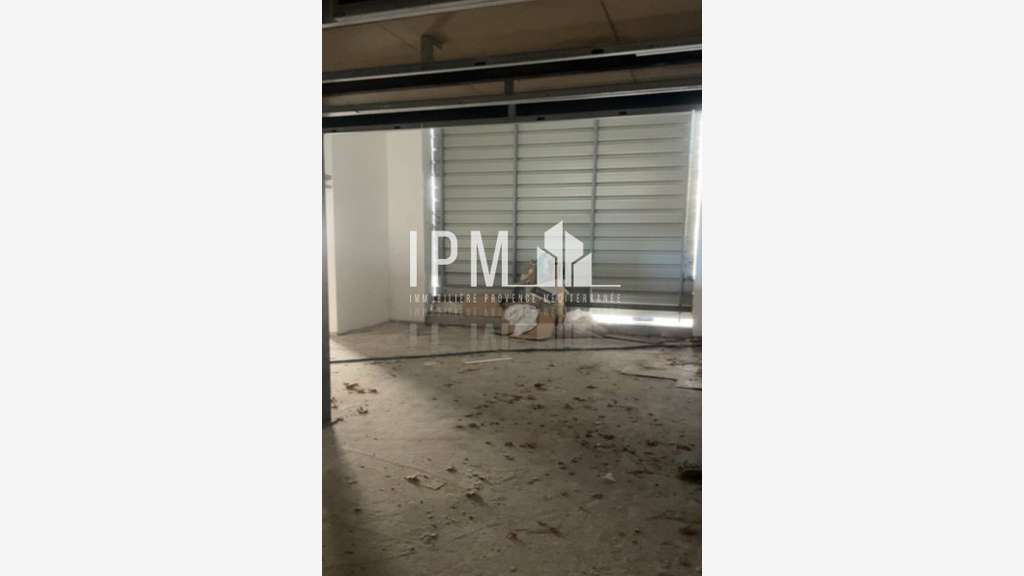 A vendre local commercial 102m² Marseille 3e