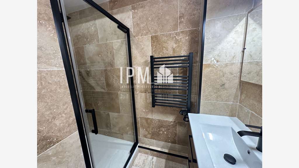 A vendre local 35m² et appart 36m² à Marseille 4e