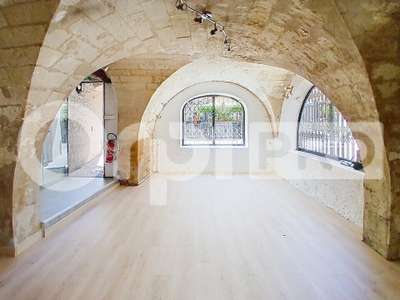 Murs local commercial d'angle centre de Mauguio