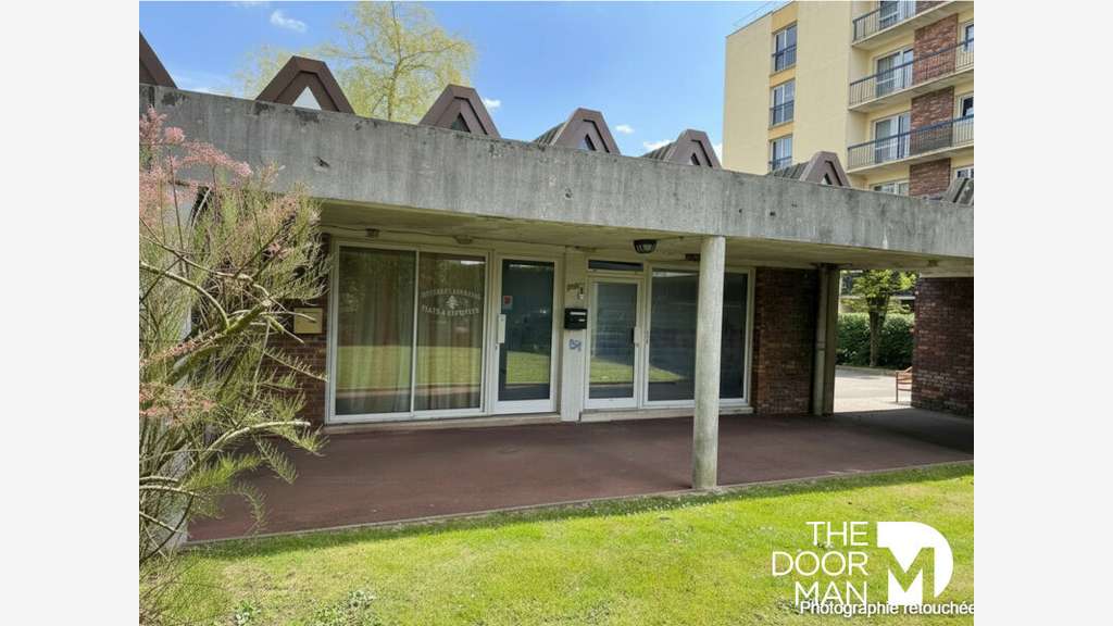 Vente murs locaux commerciaux 44m² àMaurepas
