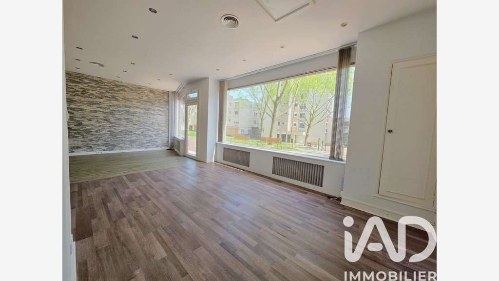 Vente local commercial de 45m² à Maurepas centre