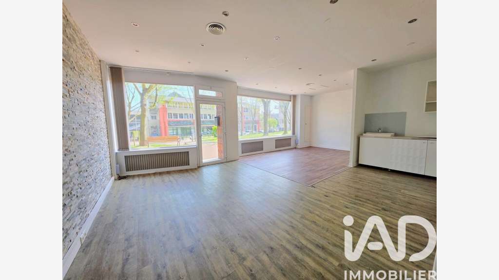 Vente local commercial de 45m² à Maurepas centre