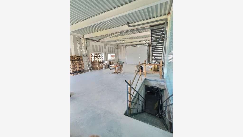 Vente local artisanal 312m² en ZA proche d'Evian