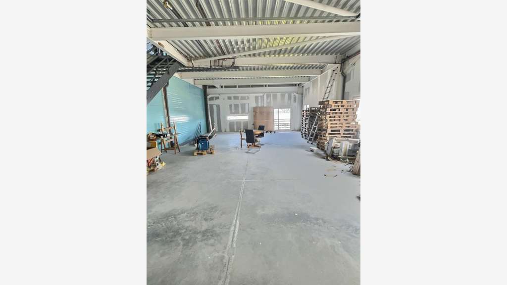 Vente local artisanal 312m² en ZA proche d'Evian