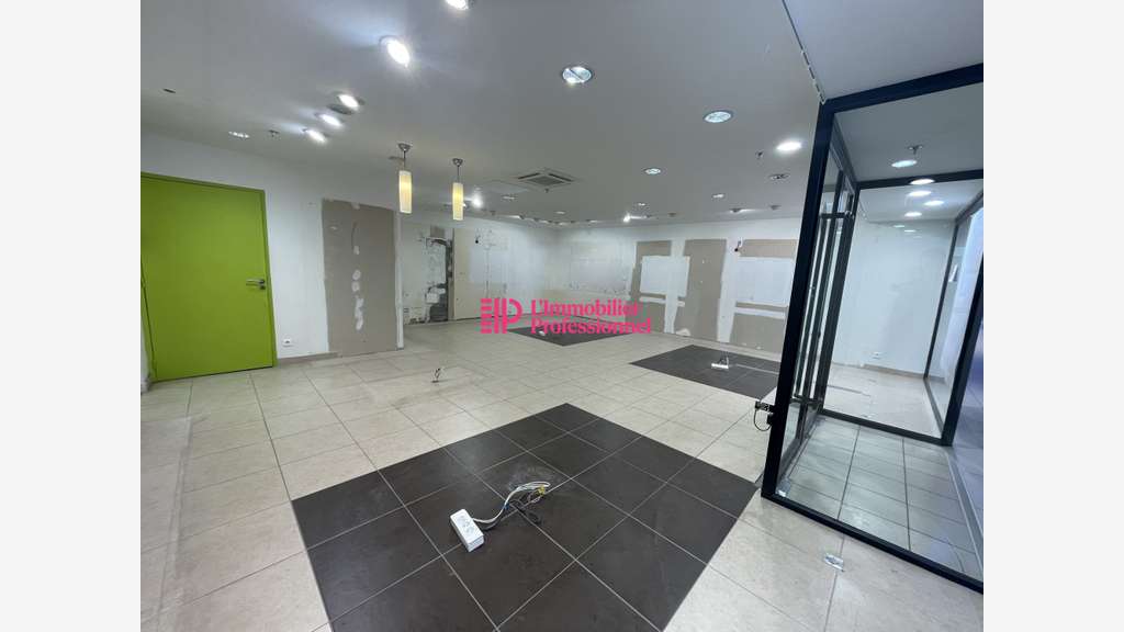 Vente local commercial 86m² en zc à Quimperlé