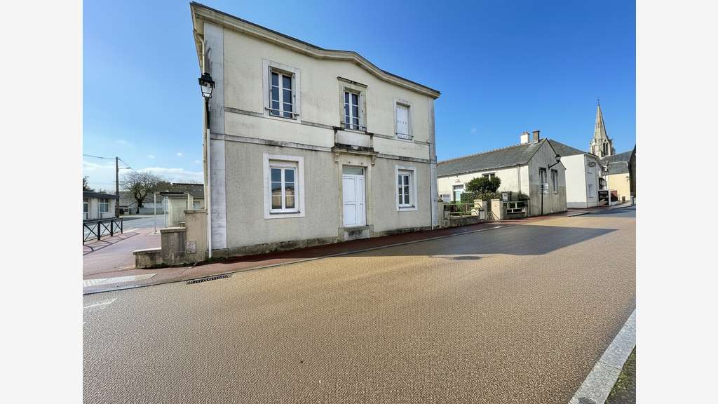 Local professionnel au cœur de Mésanger