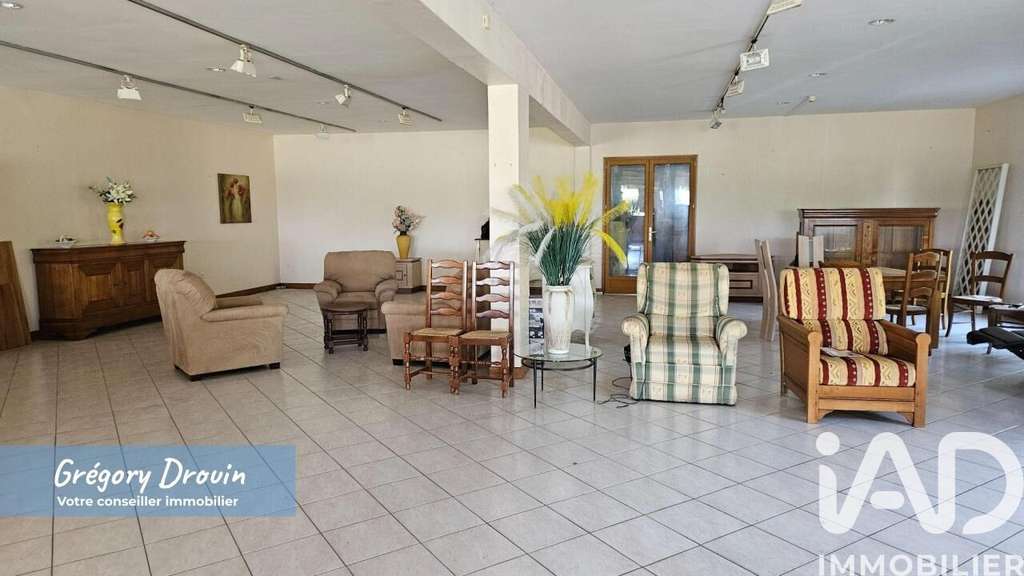 Vente locaux 800m² à Mézières-en-Gâtinais