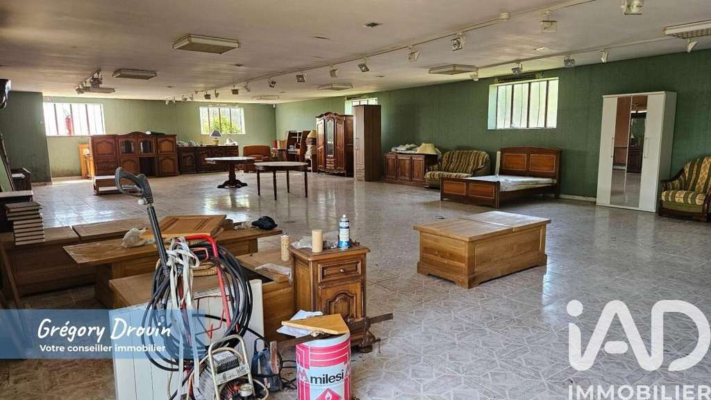 Vente locaux 800m² à Mézières-en-Gâtinais