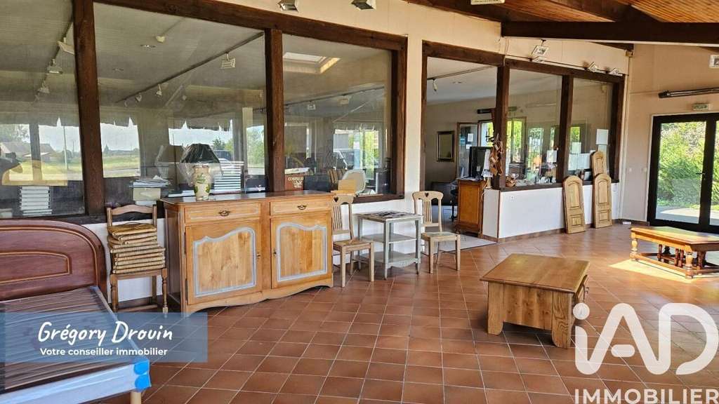 Vente locaux 800m² à Mézières-en-Gâtinais