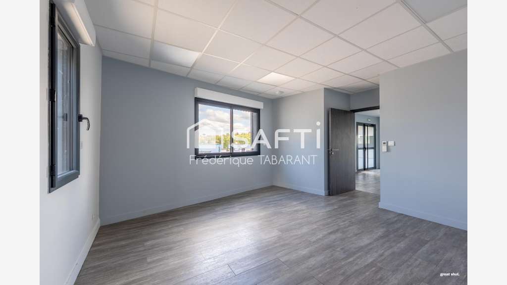 A vendre bureaux showroom de 85m² à Mondouzil